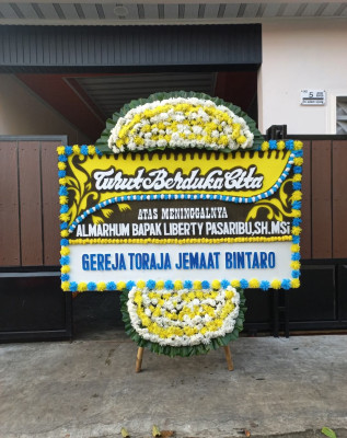 Papan Bunga Duka di Haurgeulis