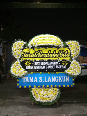 Papan Bunga Duka di Haurgeulis