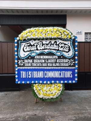 Papan Bunga Duka di Haurgeulis